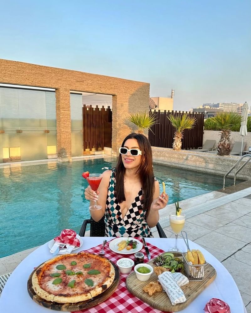 Guest by the Novotel rooftop pool with lunch